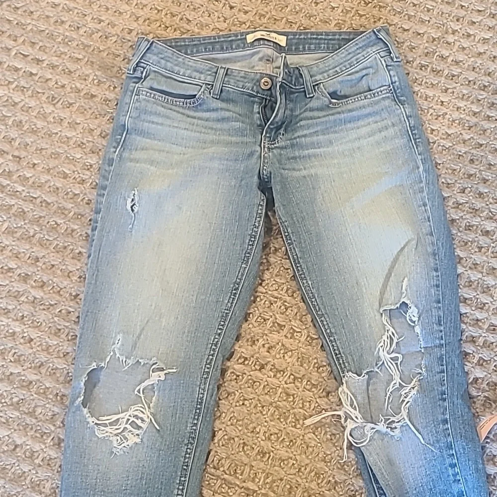 Hollister distressed jeans - Picture 1 of 4